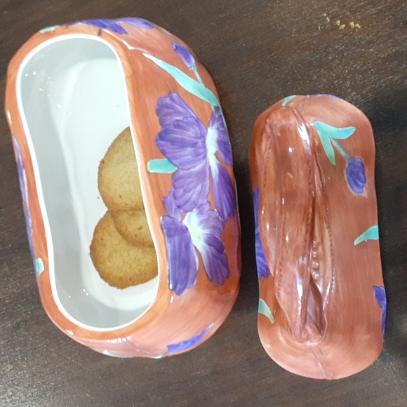 Cookie Jar Ceramic with Purple Irises - Picture 14 of 14